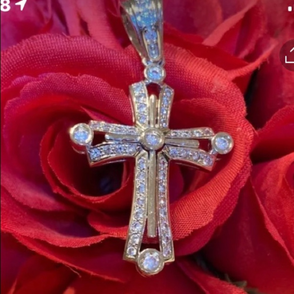 Beautiful Cross pendant with CZ’S